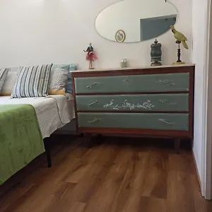 Petite Batty , Sori Italia